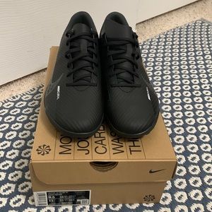 Nike Vapor 15 Club TF Turfshoes - Size 9. 5 Men
